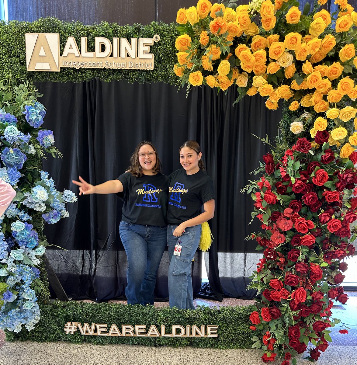 Colombia 🇨🇴 in the houseeeee!! Ready for 2024-2025✨💙💛💪🏼
#Wearealdine #MyAldine <a href="/RaymondES_AISD/">Raymond</a> #AldineImpact