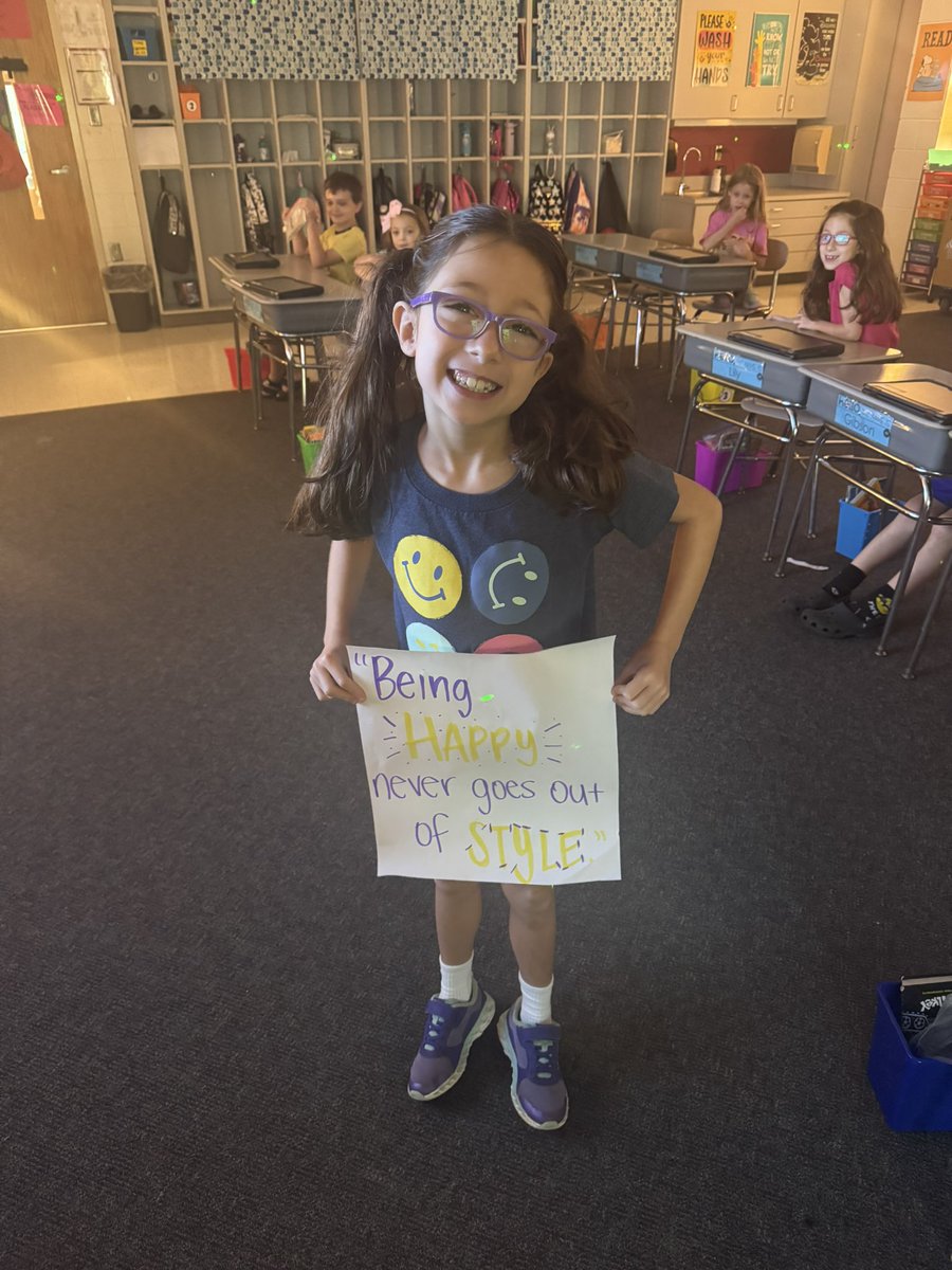 We have finally started #keepthequote! Piper was chosen by her classmates because she is always happy and positive and loves to make others happy! She even was wearing the perfect shirt to win this quote today! Congrats, Piper! 🥳💜💛