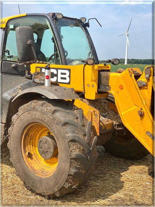 rapidweldingcom's tweet photo. One of our customers staying cool and hydrated on the farm in Rapid style😎☀️ #rapidspotting #farmedition #farming #farminglife #weld #welder #welding #weldernation #weldernationarmy #weldeveryday #welderzworld #construction #engineering #fabrication #agriculture #shipbuilding https://t.co/jv31yfKaP0