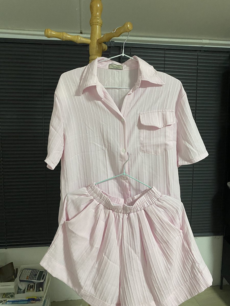 fah_vp's tweet photo. 📍ชุดเซ็ทมือ1 ไม่มีตำหนิ 
📍freesize ส่งต่อ100 https://t.co/0CDHrVeDf4