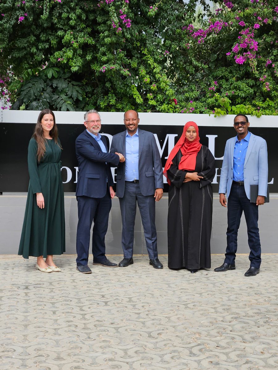 Packed visit to Somaliland focused on:

➡️ upcoming elections
➡️ economic development
➡️ climate resilience

Proud of our support through the SDF, empowering women entrepreneurs and demining <a href="/TheHALOTrust/">The HALO Trust</a>. Together, we're fostering progress and stability. #Somaliland #Development