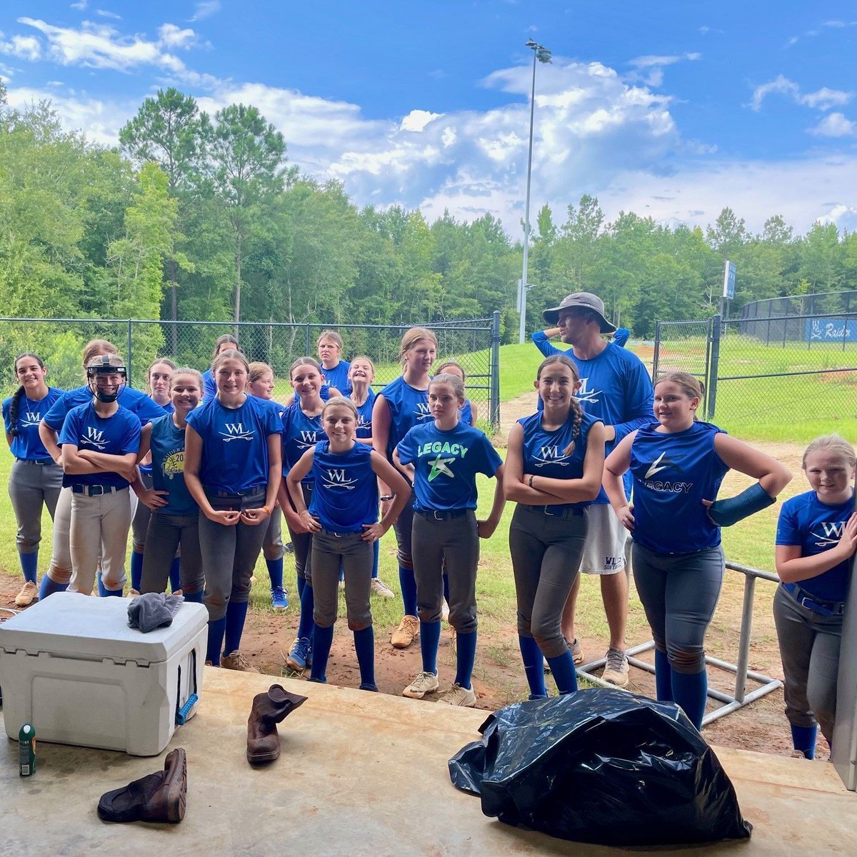 BurbankSportNet's tweet image. The ladies at West Laurens Middle School can't wait to get into their new 6,000 sq ft indoor hitting facility!

#GoRaiders⚔️🥎

#AnotherBurbankNet #SportNets #ProtectiveNetting #BattingCage #BP #MiddleSchoolSports #HittingFacility #SoftballSeason #RaidersSoftball
