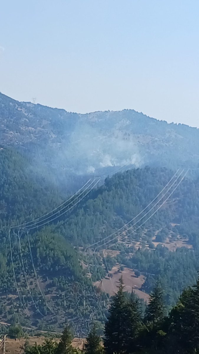 adanabirbaska's tweet photo. Adana'da, Yangın Söndürme Helikopteri Düştü 

Adana'nın Kozan ilçesinde orman yangınına müdahale eden Helikopter, nedeni bilinmeyen bir şekilde baraj gölüne düştü. Helikopter içindeki 5 mürettebat da kurtarıldı.

#SonDakika #Adana #Yangın #Kozan #OrmanYangını https://t.co/j5VezvGGQR