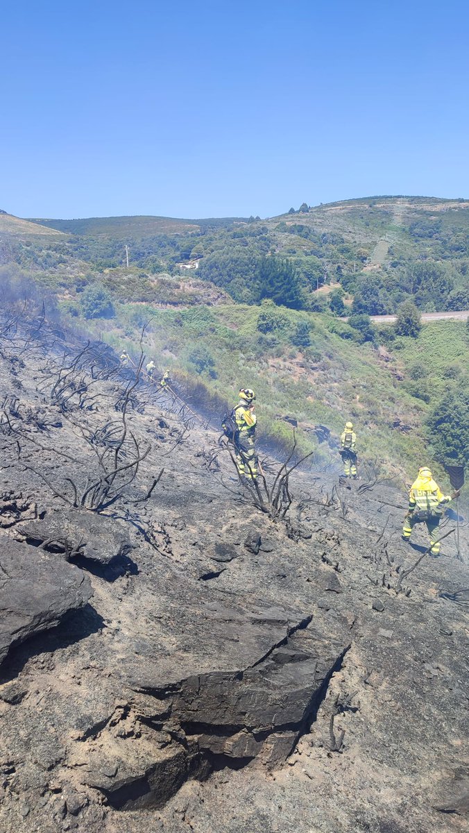 BrifLaza's tweet photo. #Brif Laza regresamos a base después de actuar en incendio de Cerdedelo, Laza. Nuestro primer incendio de la campaña. Así queda a nuestra retirada. https://t.co/emhMiteuiJ