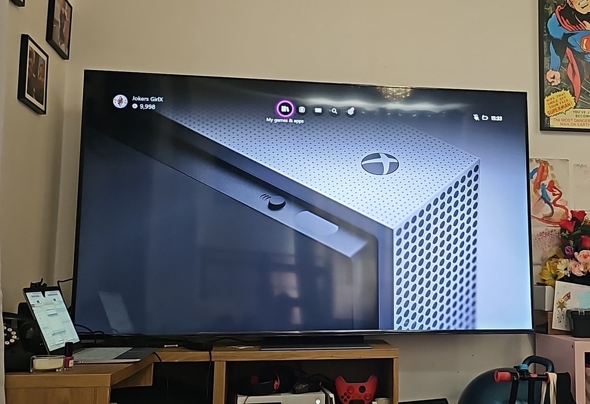 JokersGirlX's tweet photo. Ready for a new experience on this tv! Can't sit back on the sofa and still see every detail! https://t.co/NOS5LSY7I2