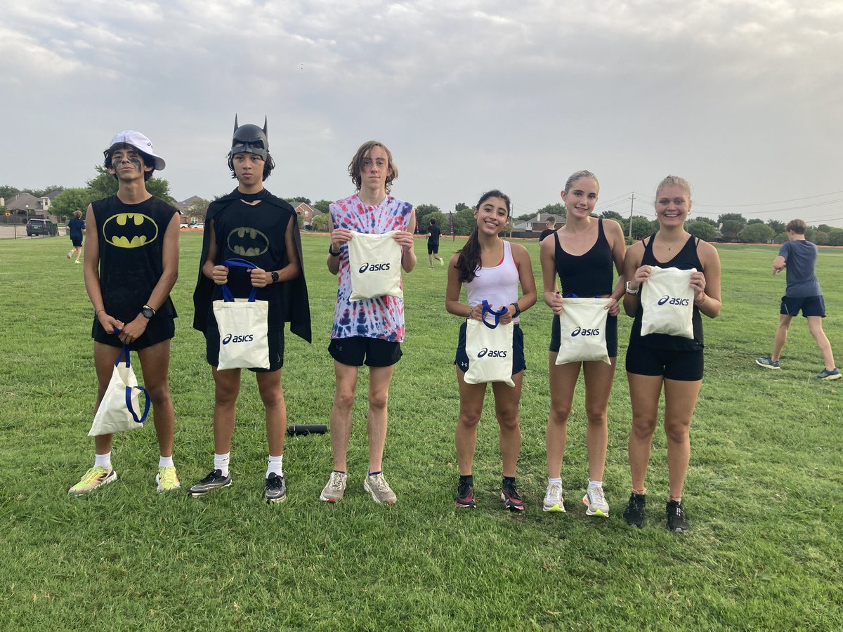 jrichardsNORTH's tweet photo. MISD Superhero XC showdown this morning to kick off our xc season!!

🧡💙🐶 https://t.co/tYxKOSAqHh