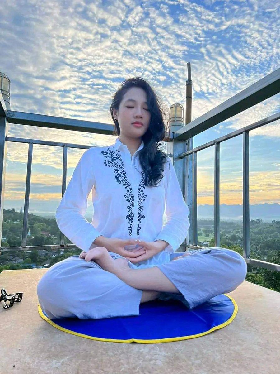 BelajarKejawen's tweet photo. Kekayaan sejati sesungguhnya adalah ketenangan hati dan jiwa. Melalui latihan Meditasi Falun Dafa kita bisa mengontrol dan melepaskan kemelekatan dan keterikatan di dalam diri yang menjadi sumber penderitaan. https://t.co/ghJAPAzYCJ