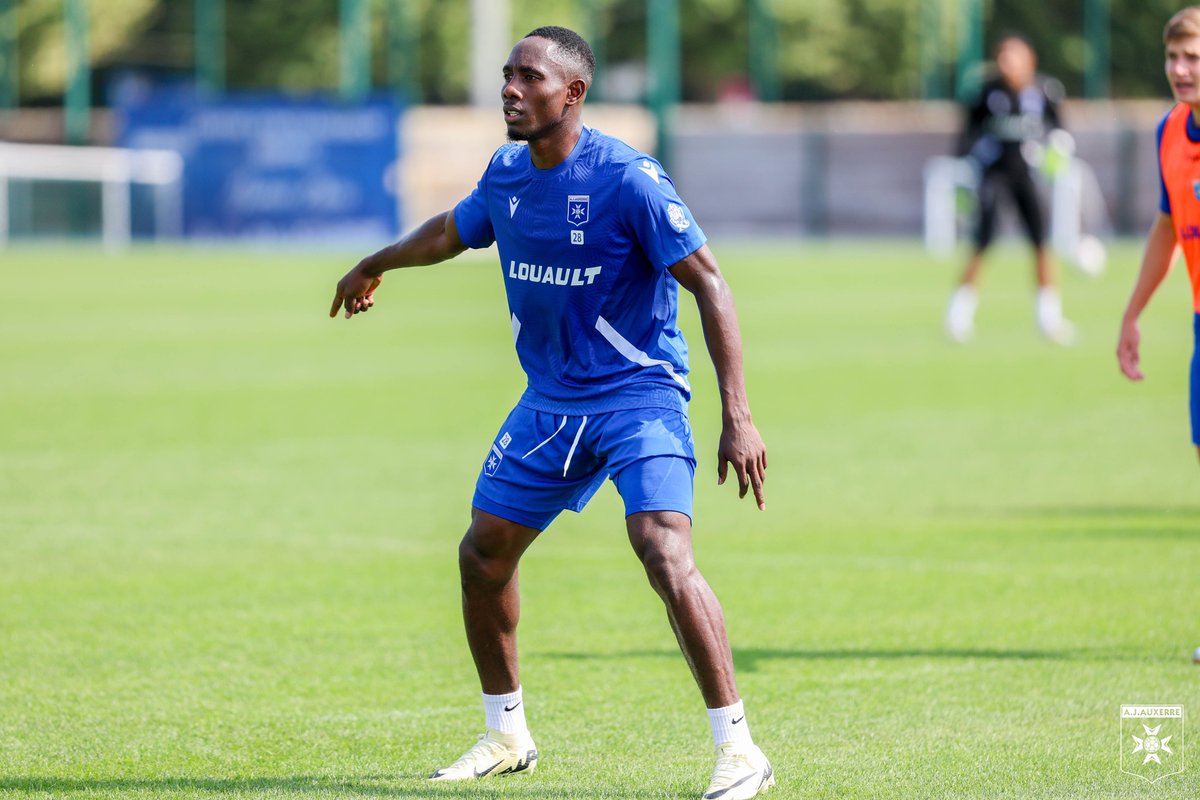 AJ Auxerre tweet media