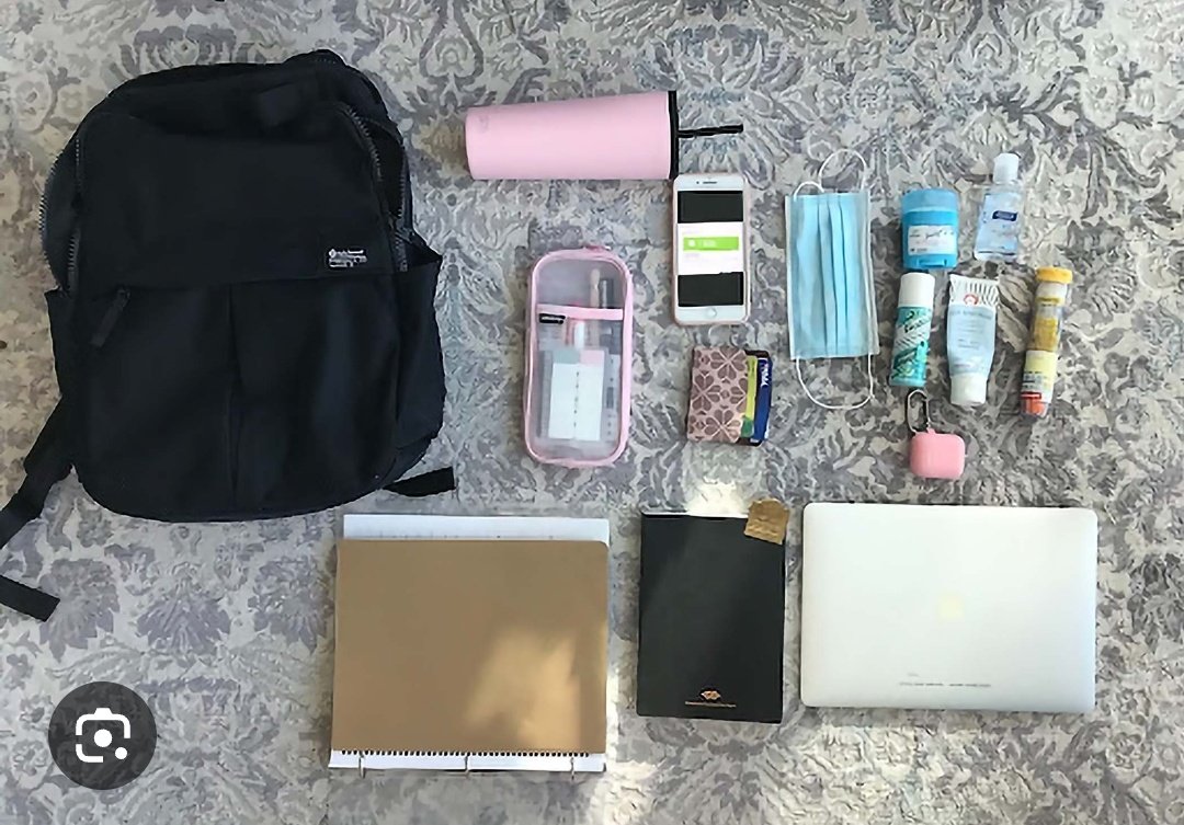 THEGUNSINGER's tweet photo. @CaptnConfusion Flatlay kommt eigentlich aus der Fotografie und ist ein flacher Spread an Items, der aus der Vogelperspektive fotografiert wird :3
Sowas zB: https://t.co/At8JqdMm6f
