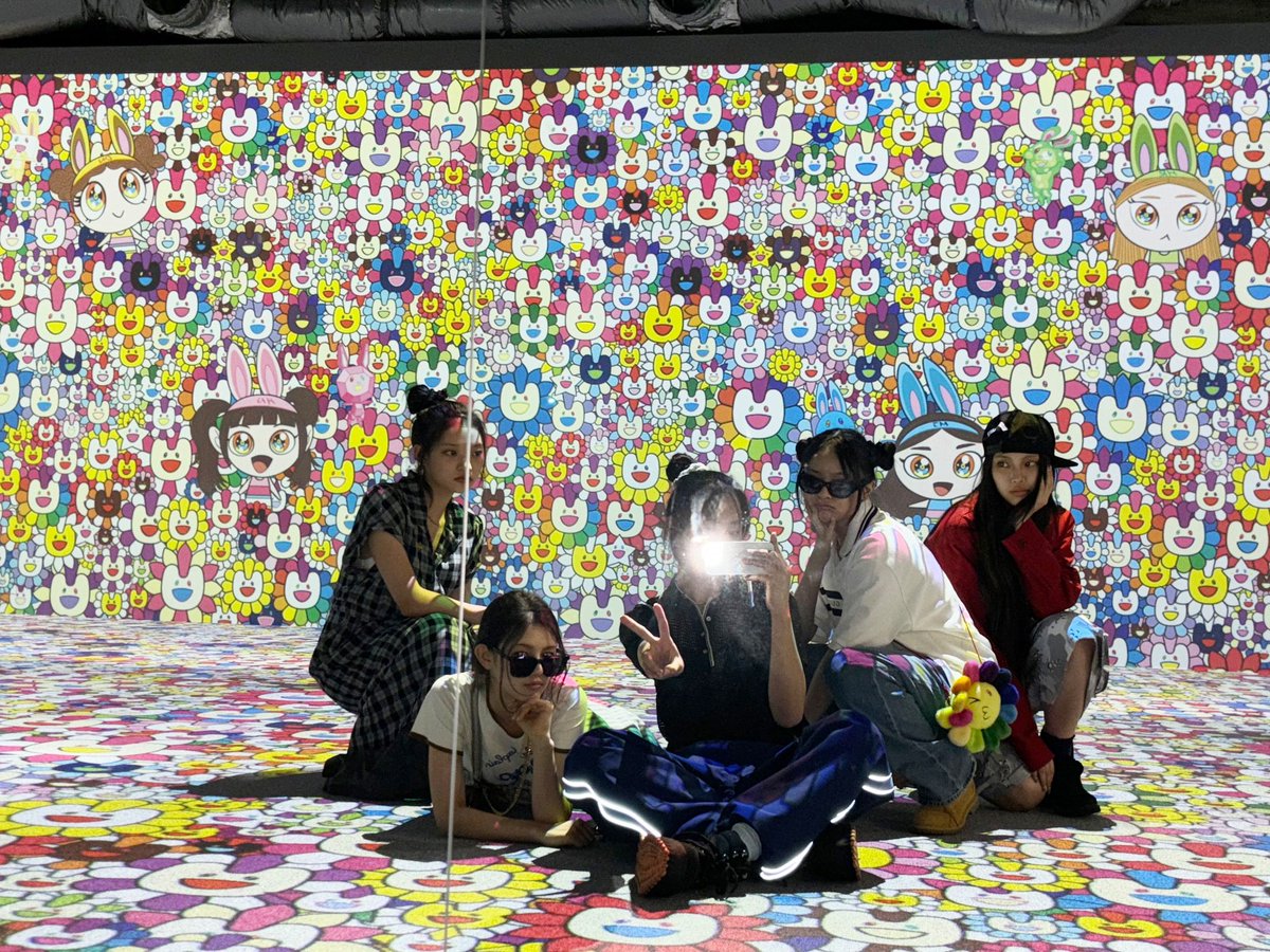 dive into a world of 𝑏͟𝑙͟𝑜͟𝑜͟𝑚͟ 𝑏͟𝑢͟𝑛͟𝑛͟𝑖͟𝑒͟𝑠—where every petal and ear leads to a whimsical escape. can you guess where i am? step into this floral wonderland and let your imagination wander. ⭒๋࣭✿⭑