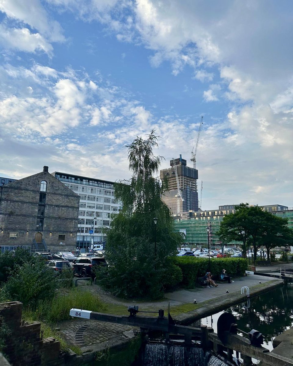 OSelectProperty's tweet image. 📸 Captured: One Port Street

🤝 Thank you to everyone who sent us messages with pictures of our Manchester project this week. We&apos;ve received some fantastic captures and tags.

🤳 Remember to snap a pic and tag us when you spot One Port Street on the skyline. #SelectProperty