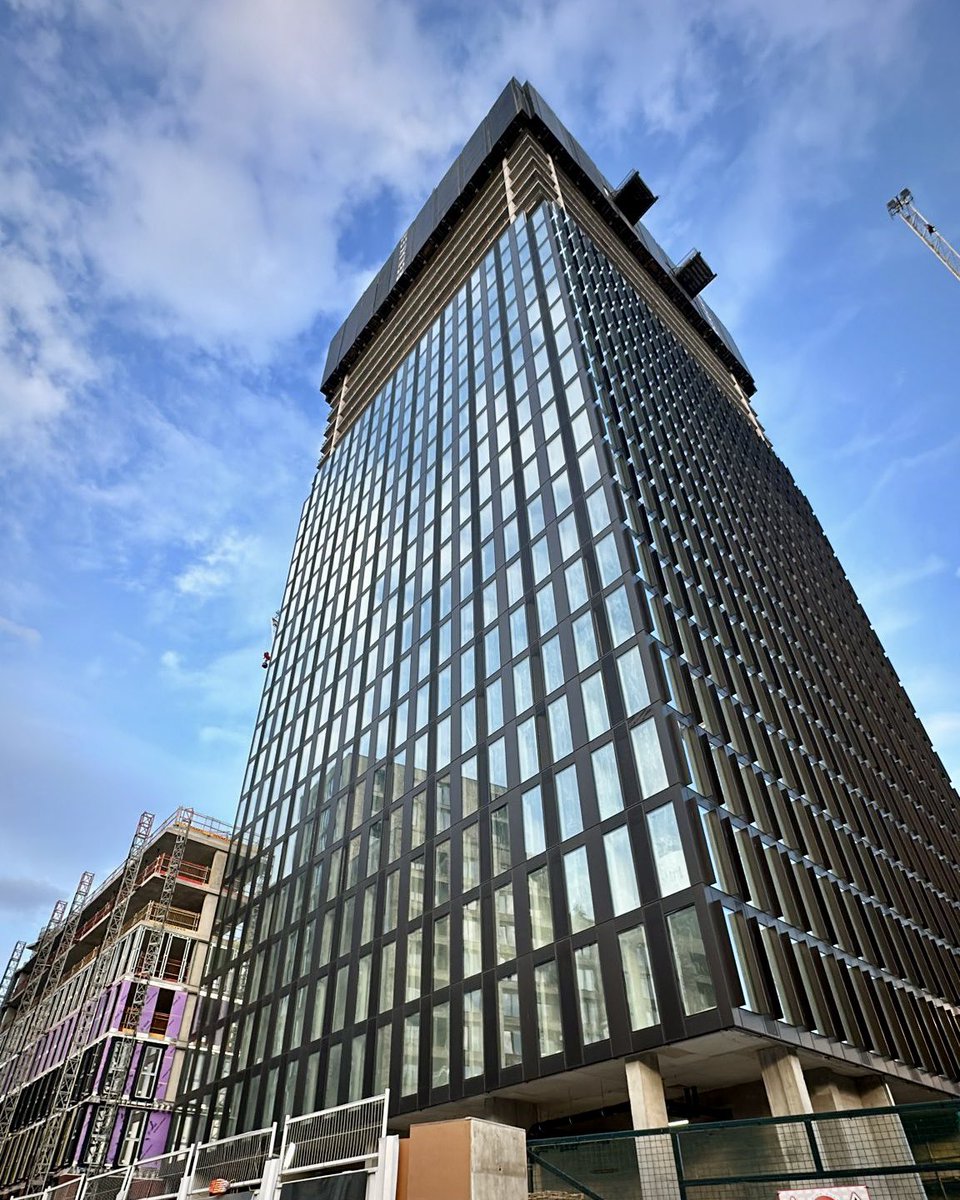 OSelectProperty's tweet image. 📸 Captured: One Port Street

🤝 Thank you to everyone who sent us messages with pictures of our Manchester project this week. We&apos;ve received some fantastic captures and tags.

🤳 Remember to snap a pic and tag us when you spot One Port Street on the skyline. #SelectProperty