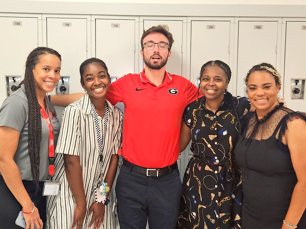 melanie_kellam's tweet image. It was a wonderful day to be part of the @WMSHCS #Wolfpack family. Lots of happy, smiling faces, and the energy was permeating through the building.#FirstDayOfSchool #GameOnHCS #WinningForKids