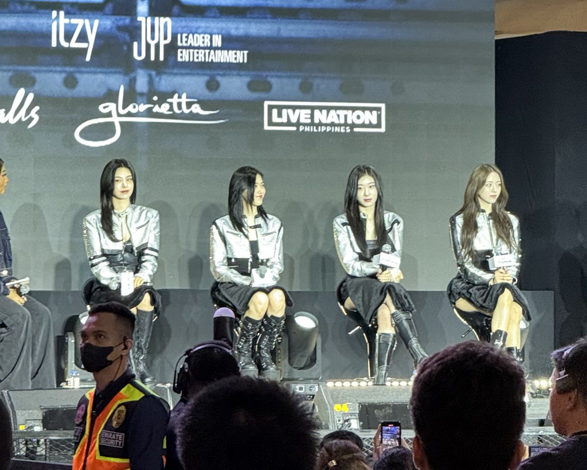jmnida22's tweet photo. @ITZYofficial MANILA PRESS EVENT

#ITZY #MIDZY #ITZY_BORNTOBE #ITZY_WORLD_TOUR #ITZY_in_MANILA https://t.co/1LraIoSIsv
