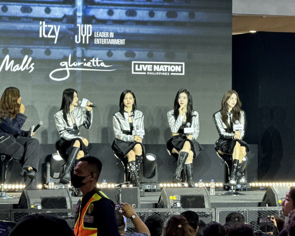 jmnida22's tweet photo. @ITZYofficial MANILA PRESS EVENT

#ITZY #MIDZY #ITZY_BORNTOBE #ITZY_WORLD_TOUR #ITZY_in_MANILA https://t.co/1LraIoSIsv