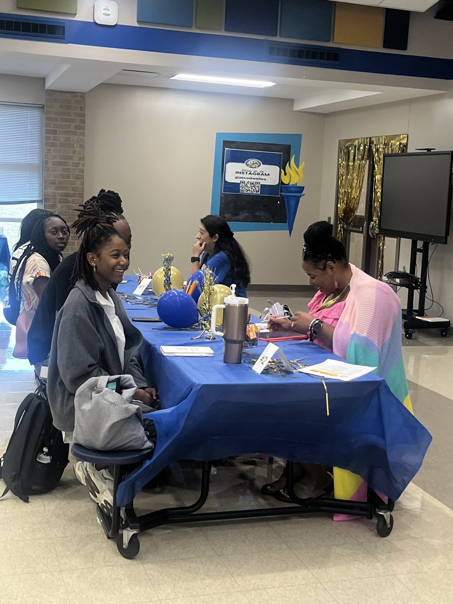 Adavion Wayne tweet media