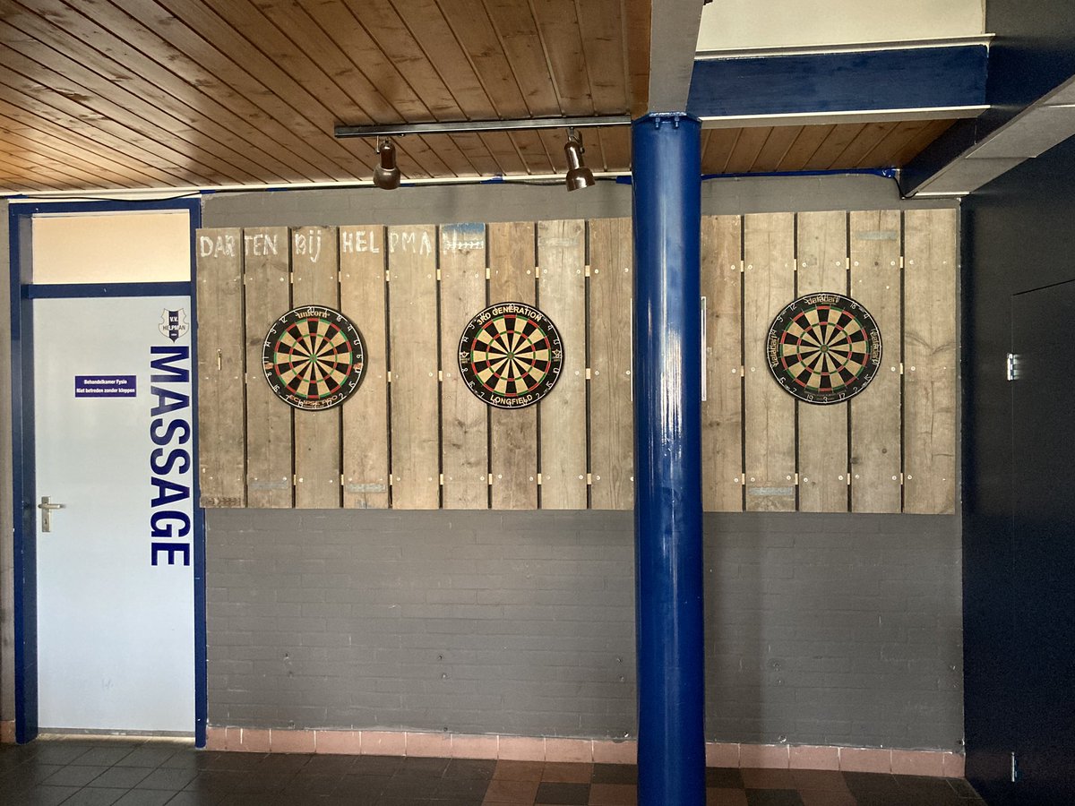 Onder aanvoering van onze voorzitter worden er deze zomerstop drie dartbanen gerealiseerd.