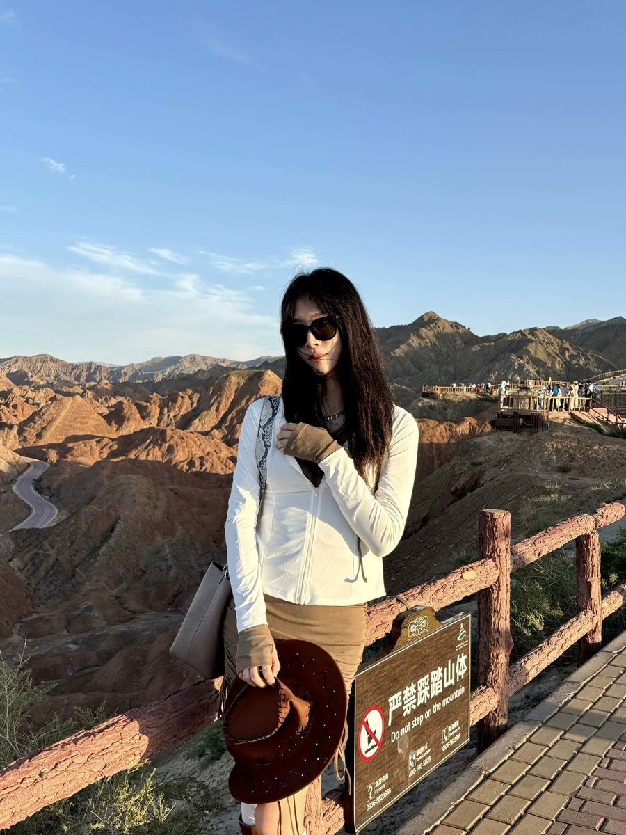 有的时候缘分就是这样，
天南地北的在同一个景区相遇。 https://t.co/J1bdDXEWXB