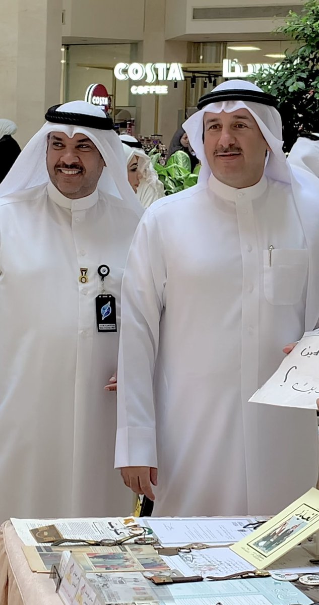 eqab_mejbel's tweet photo. @mew_kwt جزيل الشكر لمعالي وزير الكهرباء والماء والطاقة المتجددة د.محمود بوشهري وكذلك وكيلة الوزارة المهندسة مها العسعوسي بالمشاركة وتكريماً لشهداء الوزارة في فترة الغزو الغاشم وماقدموه مم تضحيات والتوقيع على اللوحة الفخرية لشهدائنا الأبرار ولا ننسى جهود الإدارة للتذكير فيهم #لن_ننساكم https://t.co/dgdzB3M0Dt