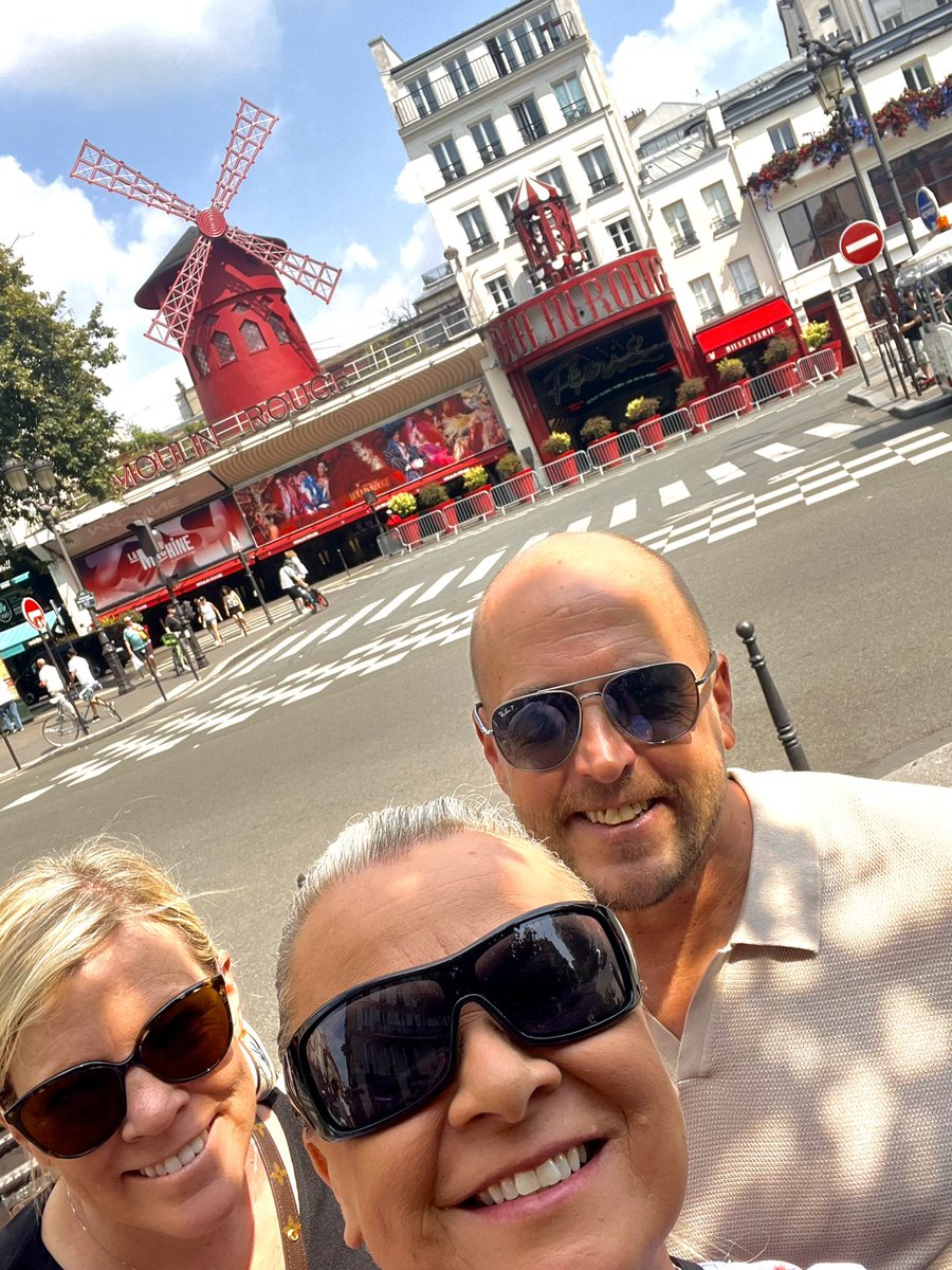 THultzapple's tweet image. The big day has arrived. Versailles and Equestrian 🐎 day, party + tour of the palace. Let us eat 🎂!