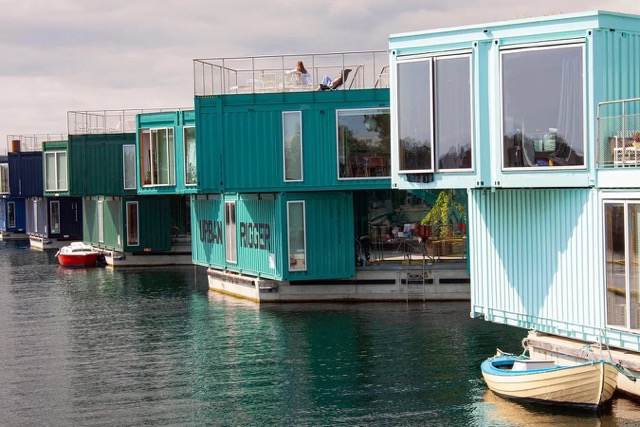 laravellivedk's tweet image. Close to the venue is Urban Rigger, a visionary housing project located in Copenhagen Harbour. It converts shipping containers into modern, eco-friendly student apartments, providing a fresh approach to urban living. #VisitCopenhagen #laravellive