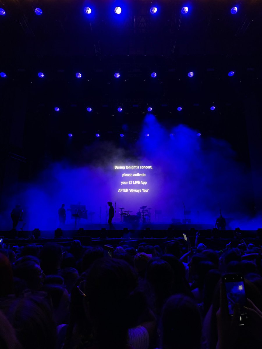W0RTH3PA1N's tweet photo. sono passati 700 giorni dal concerto più bello di tutta la carriera da solista di louis tomlinson https://t.co/j7Lr0VxFFI