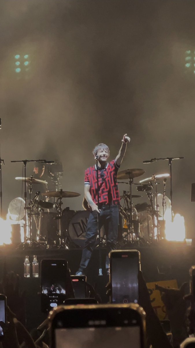W0RTH3PA1N's tweet photo. sono passati 700 giorni dal concerto più bello di tutta la carriera da solista di louis tomlinson https://t.co/j7Lr0VxFFI