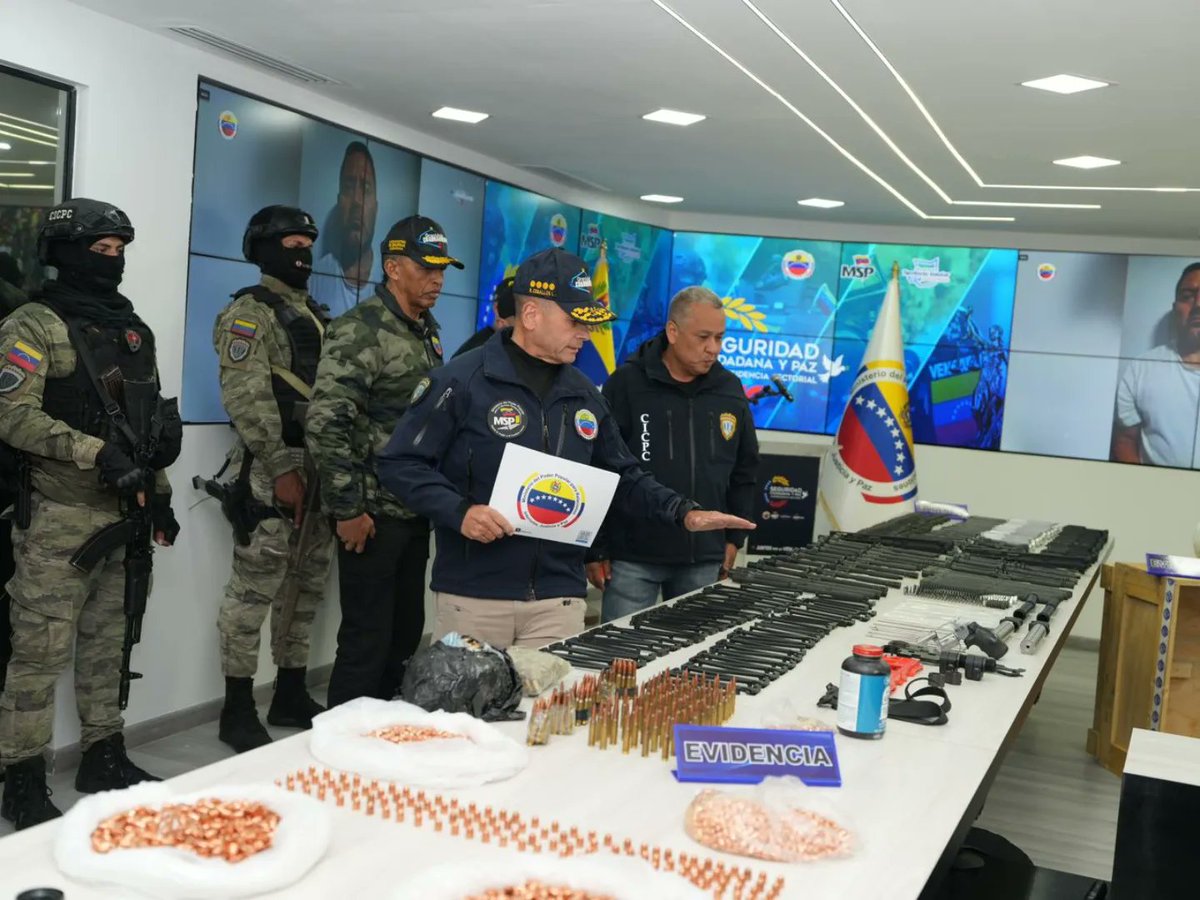 ElioEstrada18's tweet image. Incautadas armas de guerras y municiones provenientes de EEUU para generar caos en el país

Desde la sede del Ministerio del Poder Popular para Relaciones Interiores, Justicia y Paz en Caracas, nuestro Vicepresidente Sectorial para la Seguridad Ciudadana y la Paz, mi AJ. Remigio…