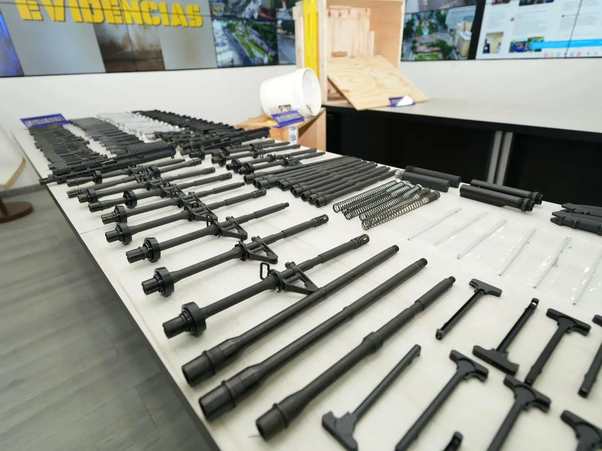 Incautadas armas de guerras y municiones provenientes de EEUU para generar caos en el país

Desde la sede del Ministerio del Poder Popular para Relaciones Interiores, Justicia y Paz en Caracas, nuestro Vicepresidente Sectorial para la Seguridad Ciudadana y la Paz, mi AJ. Remigio