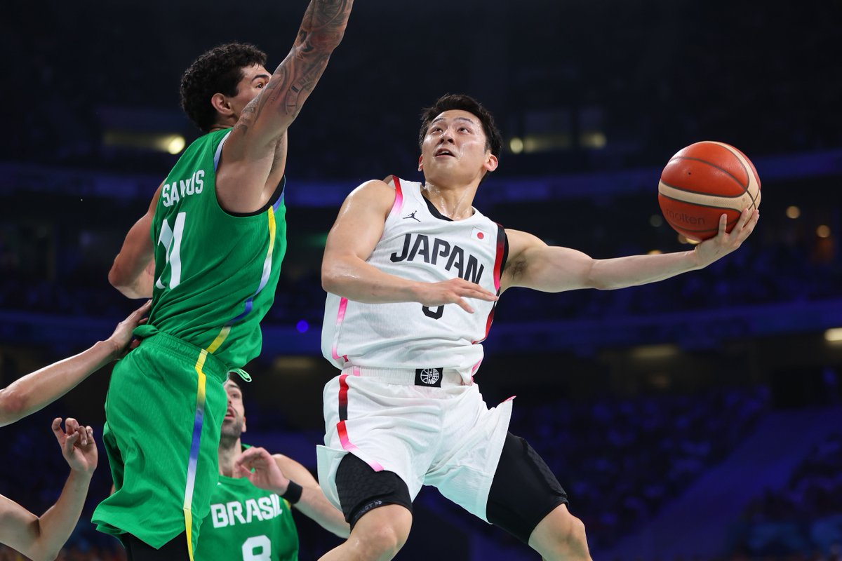 NBAJPN's tweet photo. 2点差まで追い上げる粘りを見せたものの、予選敗退が決定。🇧🇷102-84🇯🇵
最後まで戦い続けた選手たちに👏

#NBAJPN https://t.co/QmXB5aEbFg