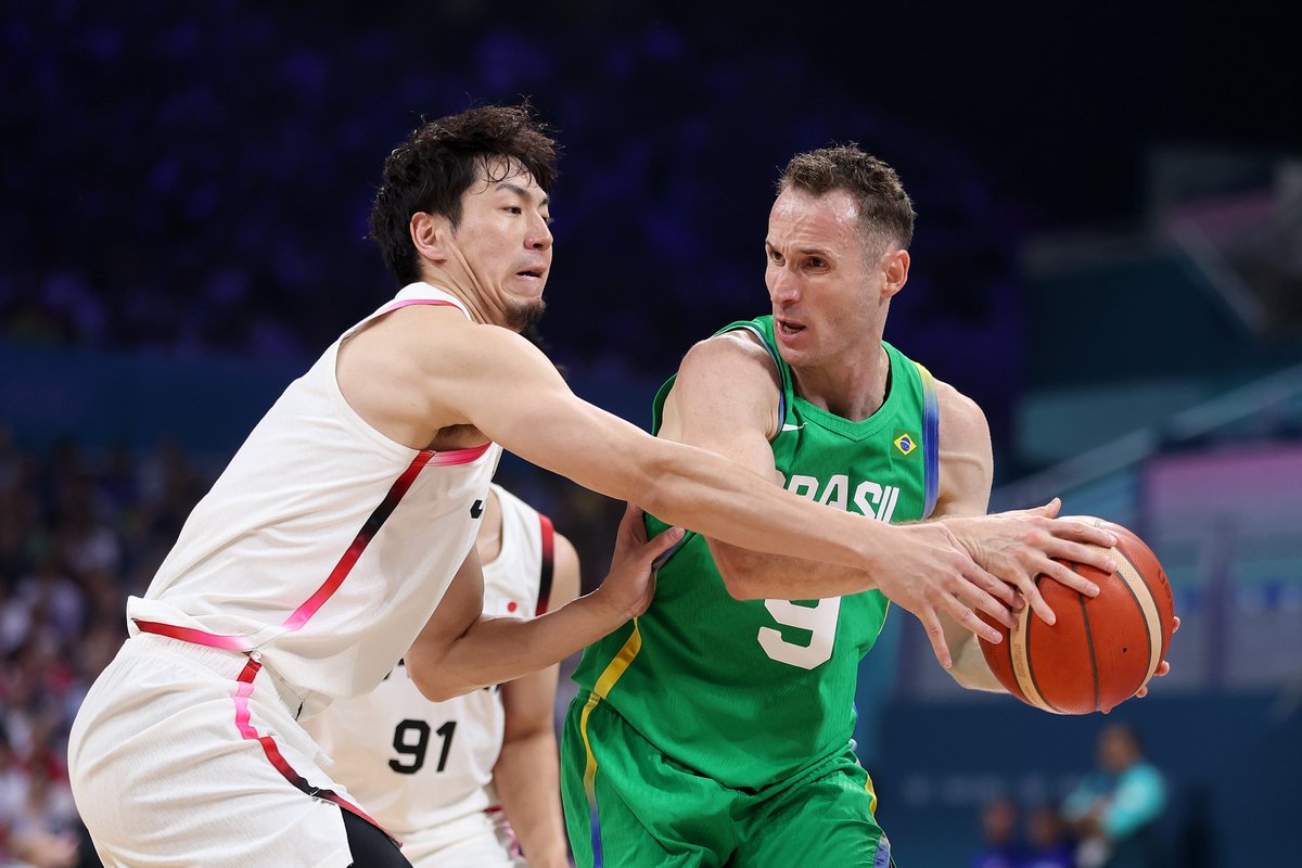 NBAJPN's tweet photo. 2点差まで追い上げる粘りを見せたものの、予選敗退が決定。🇧🇷102-84🇯🇵
最後まで戦い続けた選手たちに👏

#NBAJPN https://t.co/QmXB5aEbFg
