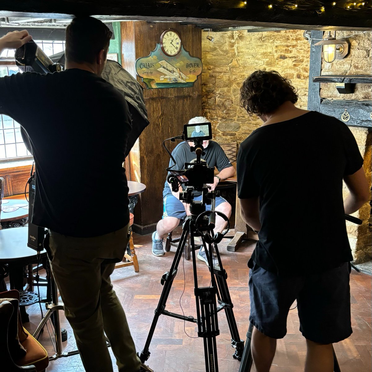 Excited to be on location with <a href="/LTCharity/">Licensed Trade Charity</a> at The Eagle Tavern, Witney, filming content for their brand-new website licensedtradecharity.org.uk🎥📸