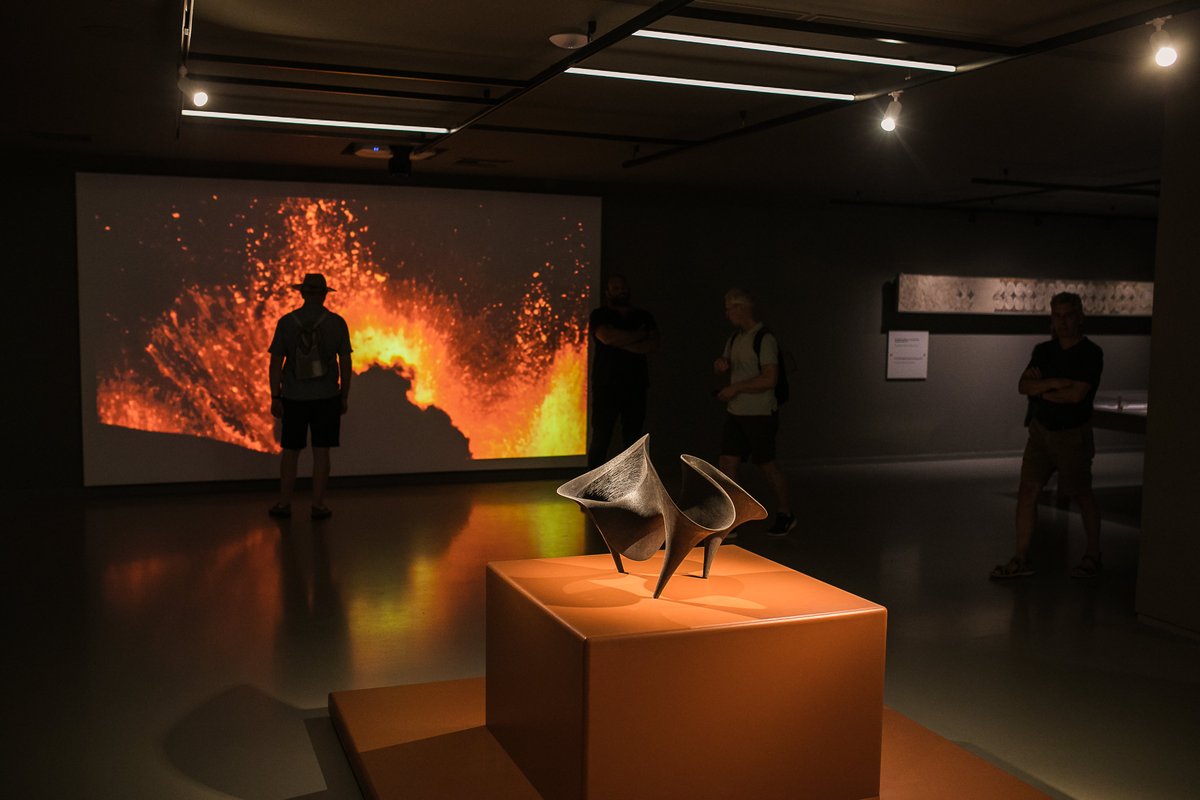 #NEONgrants | Anyone in Santorini this summer? Don't miss BCK - Biennale of Contemporary Keramics, open in the cycladic island until 26 October 2024.
Supported by <a href="/neongreece/">NEON Organization</a> 
Find out more neon.org.gr/en/exhibition/…