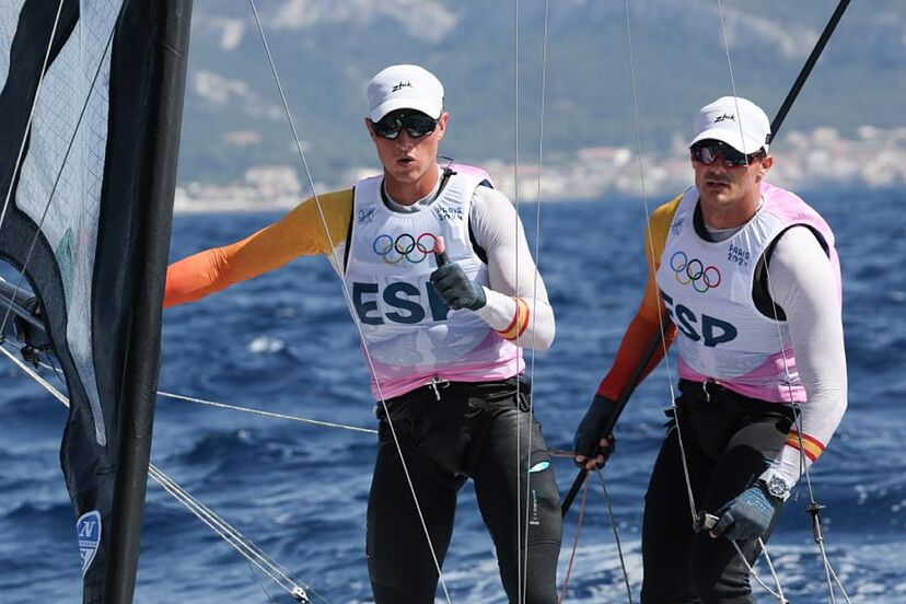 ⛵️Vela l #JuegosOlímpicos 

Diego Botín y Florian Trittel🇪🇸 🥇CAMPEONES OLÍMPICOOOOOOS EN LA CLASE 49er🥇

🔸Exhibición de los españoles en la Medal Race para confirmar que son los MEJORES DEL MUNDO ¡PRIMER OROOOO! #Paris2024