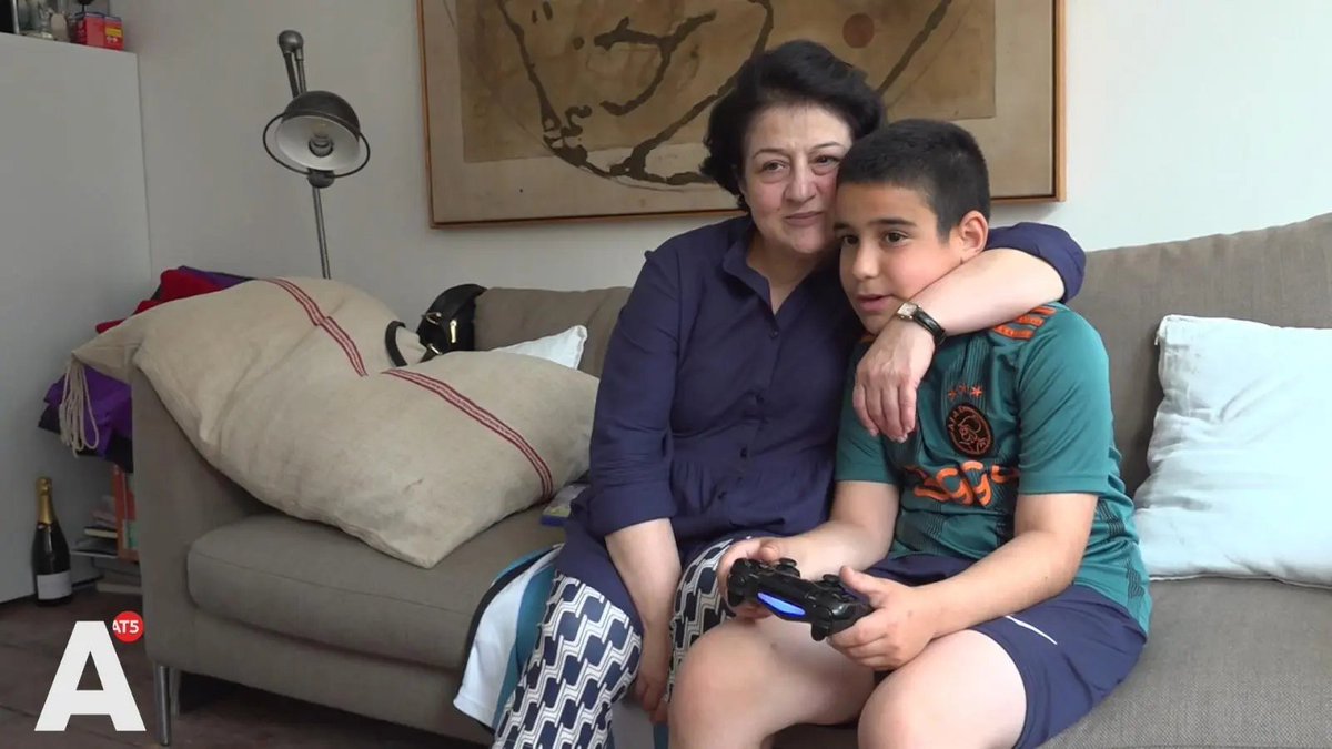 Racistische PVV graaier en seriële haathoaxer Marjolein Faber die stiekem 40 mille belastinggeld aan haar zoontje toestopte zegt niets te kunnen doen.

14 jaar nadat je hier kwam en een asielaanvraag indiende. Voor je zoon geboren in Amsterdam.

1/