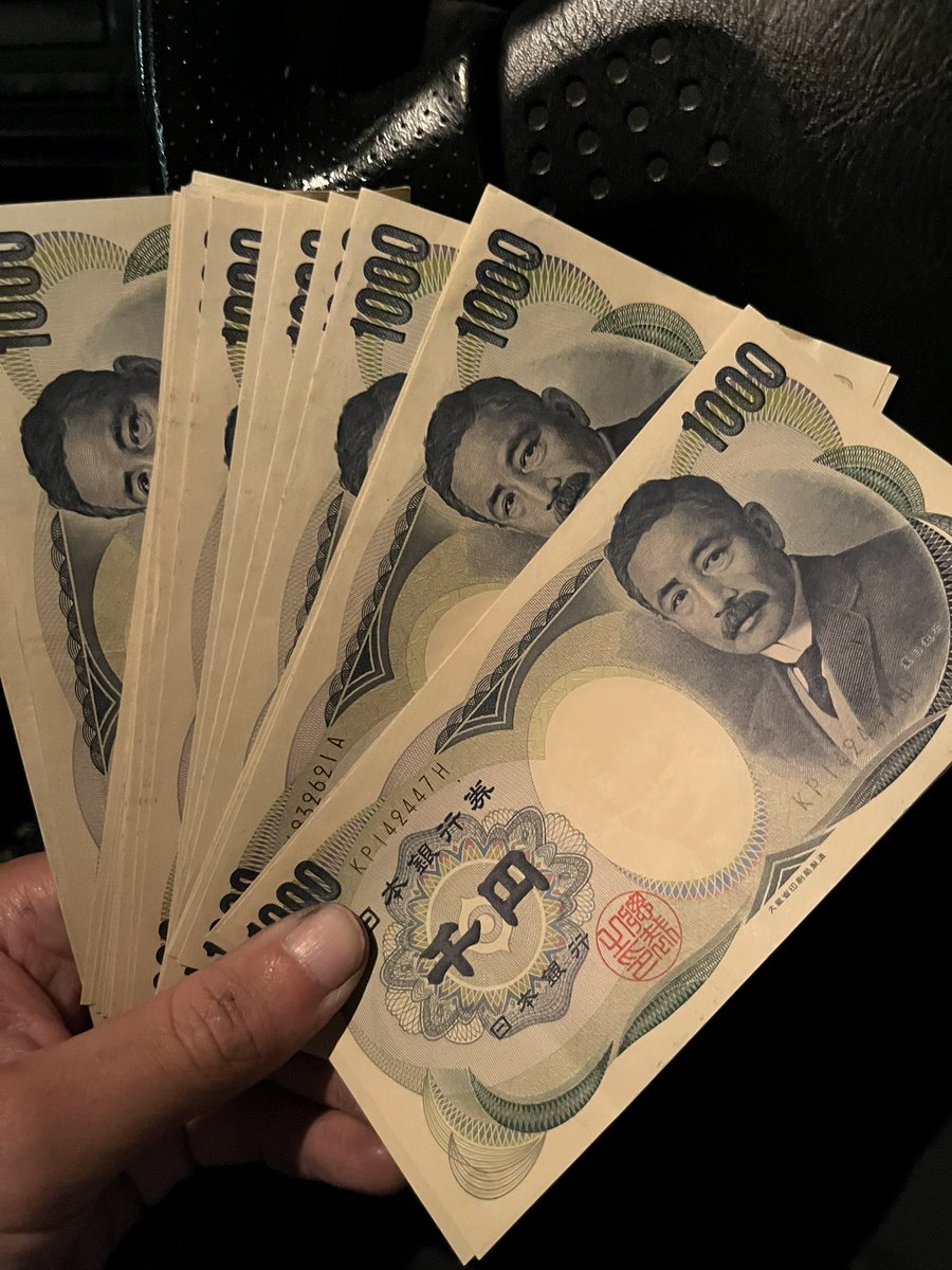 matocorne203's tweet photo. 新札出るかなーと思って地元のATMで1000円に両替して引き出したら全部夏目漱石のピン札で25枚吐き出して来たんだけどなんなんだよwwwwwwwwwwwwww https://t.co/L66KbPpN8W