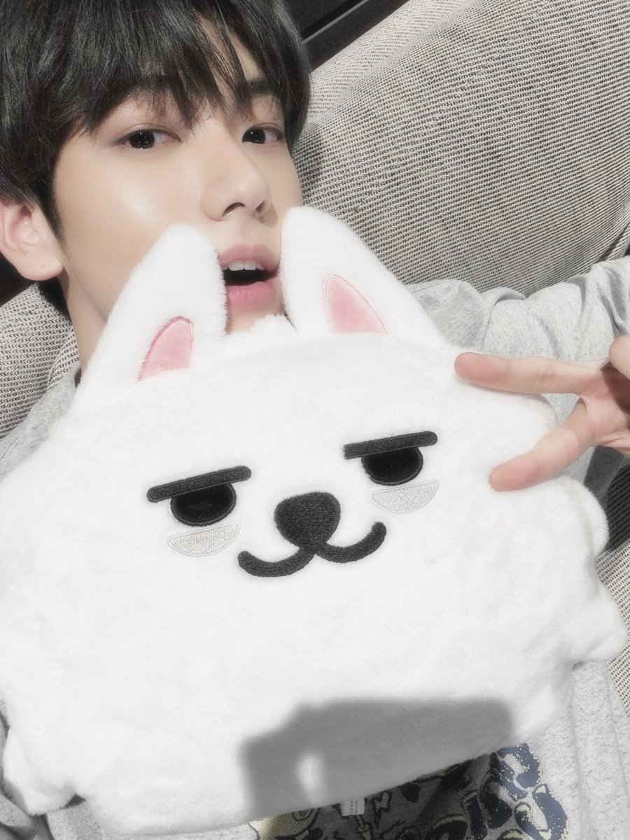 트친소,이벤트 𝙂𝙔𝙐𝙉𝙄𝙉𝙂 (@gyuningjun) on Twitter photo 