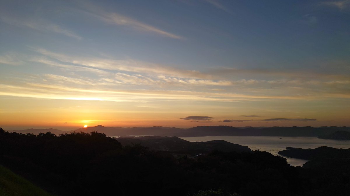 taku_ja6rpj's tweet image. 先週末は移動運用の際に美しい日の入り、日の出が見られて幸いだった。一晩泊まり込んでの移動運用時の醍醐味でもある。一眼レフも持ってくれば良かったかな…。#Xperia5ii