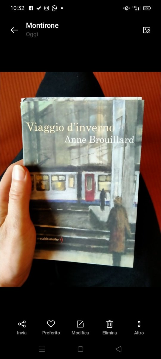 Bellissimo silent book intimo e raccolto, dagli incantevoli colori spenti, che invita al viaggio e all'osservazione. Lenti.
Il formato a leporello accentua la fluidità e la circolarità della storia, donandole un'eco lirica e filosofica.

In questi tempi forsennati, è un ristoro