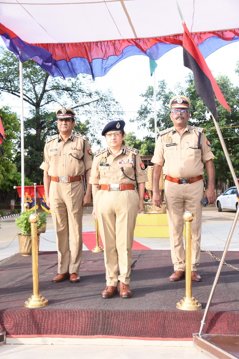 PTCSitapurUPP's tweet photo. आज दिनांक 02/08/2024 को PTC सीतापुर में पुलिस महानिदेशक प्रशिक्षण श्रीमती तिलोत्तमा वर्मा के द्वारा परेड का निरीक्षण एवं पौधारोपण किया गया जिसमें ADG श्री जय नारायण सिंह एवं अन्य अधिकारी गण मौजूद रहे।
@Uppolice
@dgpup 
@UPPoliceTrgHQ
@TilotamaVarma 
@Dr_brauppa
@PTSSULTANPURUPP https://t.co/Xj5uOr5dJQ
