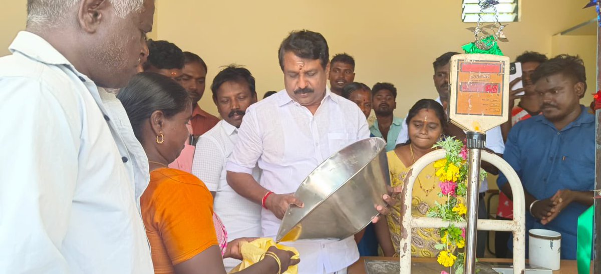 NainarBJP's tweet photo. திருநெல்வேலி சட்டமன்றத்திற்கு உட்பட்ட  சேதுராயன்புதூரில் சட்டமன்ற மேம்பாட்டு நிதியிலிருந்து ரூபாய் 9.55இலட்சம் மதிப்பிட்டில்  கட்டப்பட்ட புதிய  நியாய விலை கட்டிடத்தை  பொது மக்கள் பயன்பாட்டிற்கு தொடங்கி வைத்த போது
@BJP4India @BJP4TamilNadu https://t.co/KPTHTWFWOX