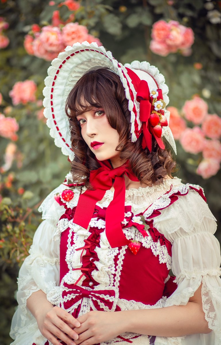 Antique beasT ボンネット　美品 レースとドビー生地が美しい苺のフルボンネット🍓 19世紀のボンネット