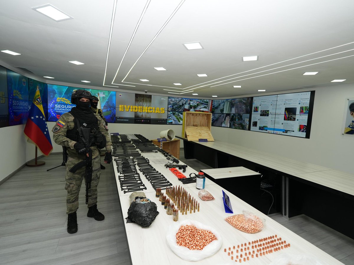 #2Ago || Incautadas armas de guerras y municiones provenientes de EEUU para generar caos en el país.
#MujeresPorLaPaz