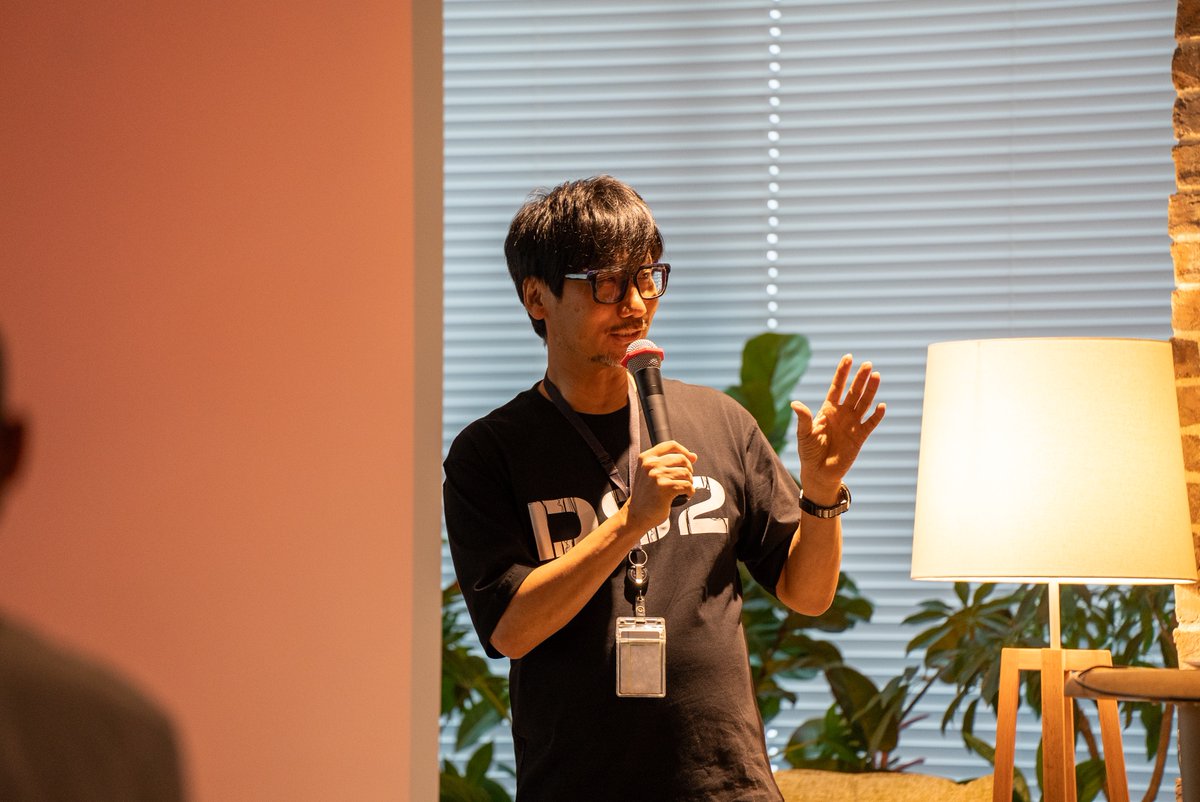 KojiPro2015's tweet photo. #今週のKJP Part.1

来年の『DEATH STRANDING 2』の発売に向けて"団結会"を開催
スタッフ全員で願いを込めてダルマの目入れを行い、連帯感アップ&amp;気合注入💪🙌👍

#KojimaProductions #DeathStranding2 https://t.co/icf490X6GQ