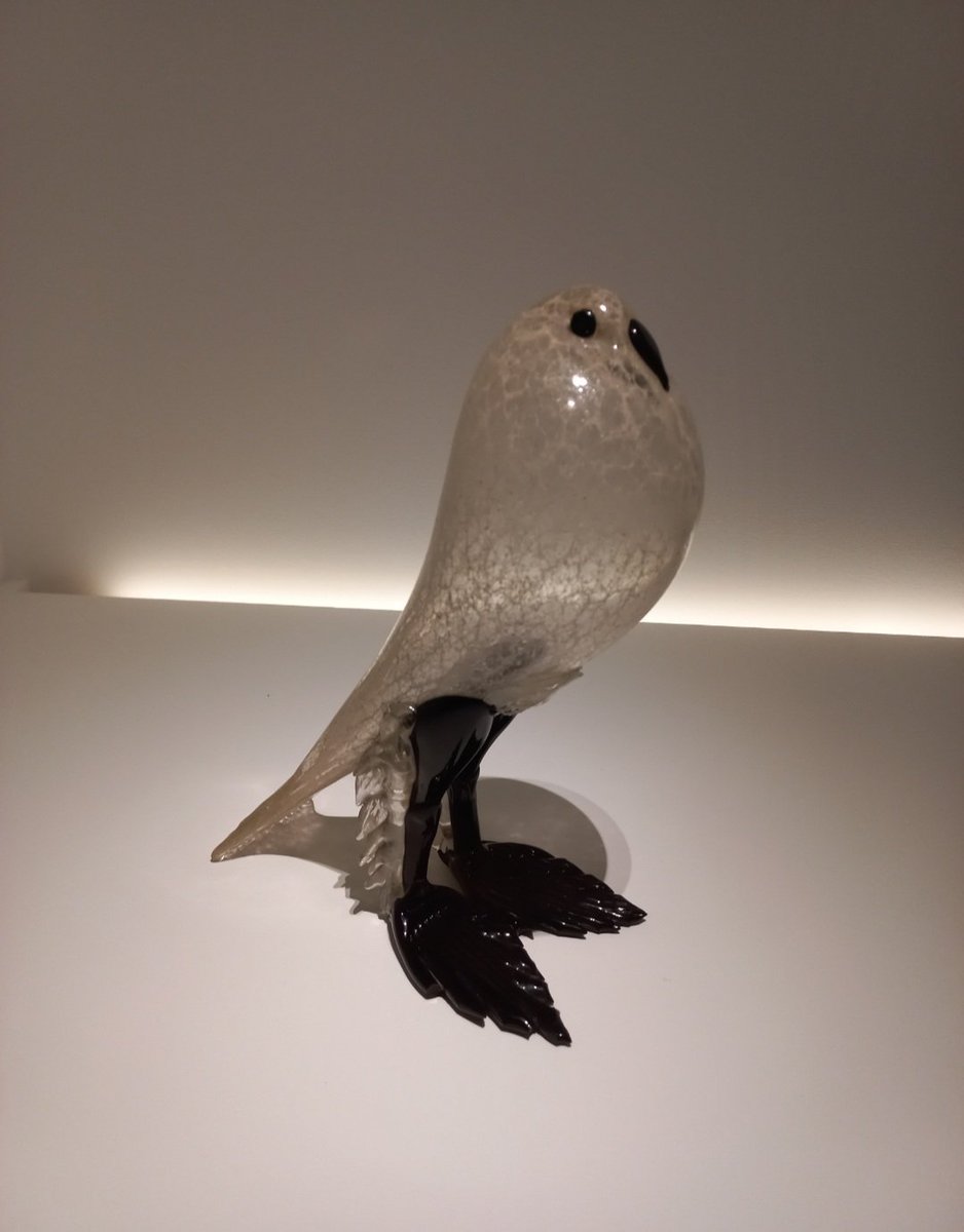 fre2bis's tweet photo. Aux #StanzedelVetro (@FondazioneGCini), exposition du mythique pigeon de 1930 des Barovier, digne ancêtre du pigeon des Lalanne. https://t.co/MIaVCKCh9d