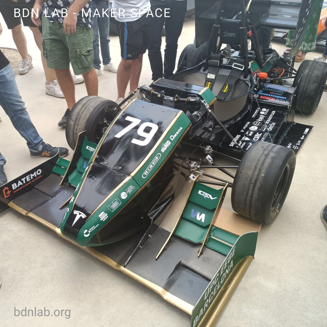 bdnlab's tweet photo. Aquesta  setmana hem assistit a la presentació del nou bòlid creat per  l'equip e-Tech Racing de la UPC, participants en  la competició europea Formula Student.

Hem estat encantats d'aportar el nostre granet de sorra a la seva gran feina.

#fablab #makers #Badalona https://t.co/I4jOuFudkC