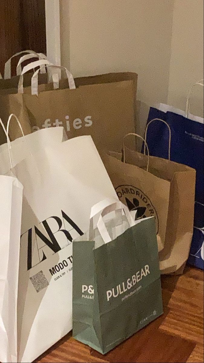 #묭팁
인쇼에서 옷 잘 고르는 방법2,,

가좍들이 구입하는 대부분의 옷은
저의 검수를 거치는데요!
저의 검수를 거친 옷들은 90% 이상 성공한답니다😎🤟

어떻게 성공적인 쇼핑을 하는지!
인쇼 쇼핑 꿀팁 대방출합니다