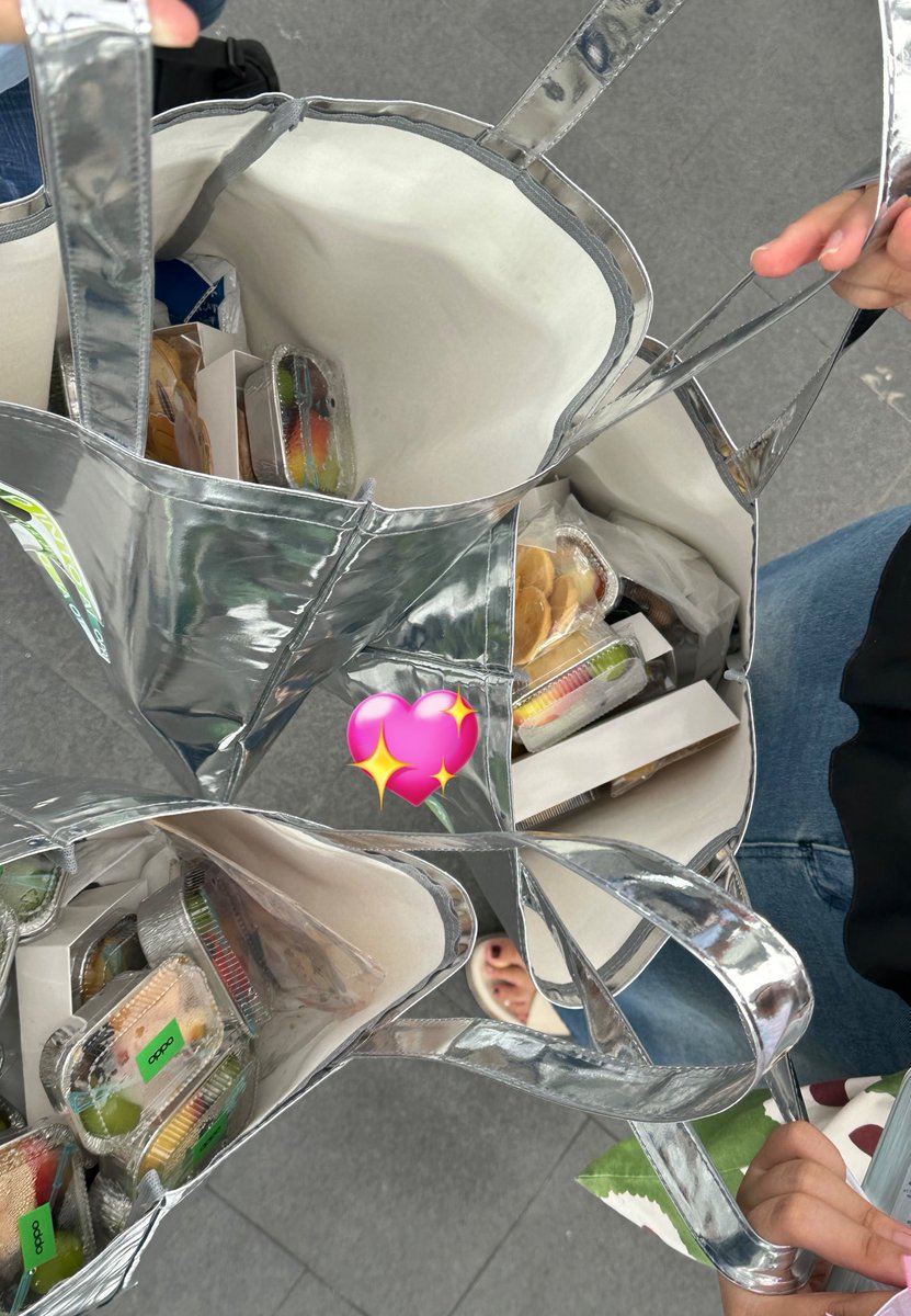 페이 tweet media