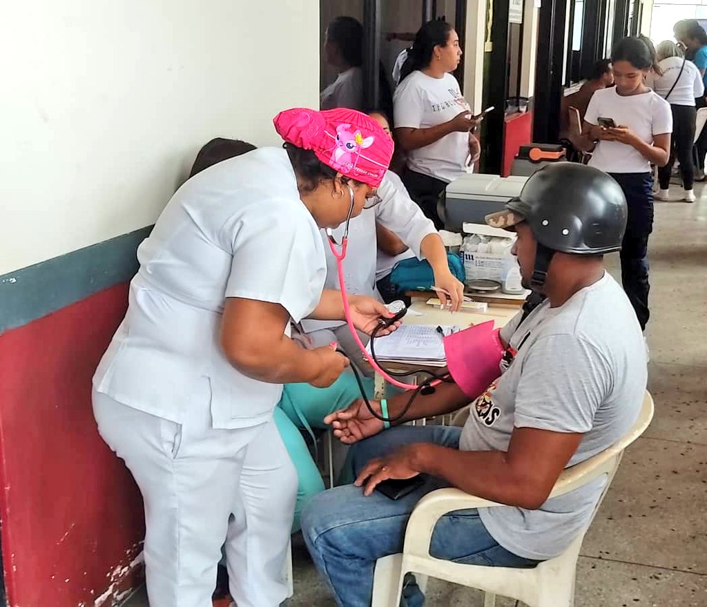 Ipasme Oficial (@ipasmeoficial) on Twitter photo #BuenViernes ¡Sumando esfuerzos!
Desde el llano barinés se realizó jornada de atención integral a motorizados, con diversos servicios en la casa del transportista, pquia Rómulo Betancourt, a través de la Unidad <a href="/barinasipasme1/">@barinasipasme</a>
#MujeresPorLaPaz
<a href="/NicolasMaduro/">Nicolás Maduro</a>
<a href="/_LaAvanzadora/">Yelitze Santaella</a> #BuenViernes ¡Sumando esfuerzos!
Desde el llano barinés se realizó jornada de atención integral a motorizados, con diversos servicios en la casa del transportista, pquia Rómulo Betancourt, a través de la Unidad <a href="/barinasipasme1/">@barinasipasme</a>
#MujeresPorLaPaz
<a href="/NicolasMaduro/">Nicolás Maduro</a>
<a href="/_LaAvanzadora/">Yelitze Santaella</a>