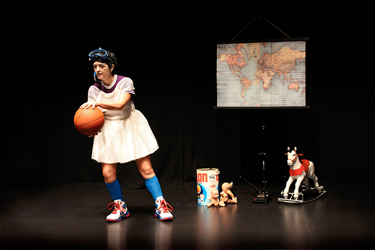 bclvalladolid's tweet photo. Las #VentanasEscenicas para adultos se inician en agosto con el teatro breve de El Mono Habitado.
Dos espectáculos para disfrutar a lo grande:
"Souvenirs" y "Benditas"
📅 Mañana, 7 agosto - 20:00 h
En el Patio de Palmeras🌴 Entrada libre hasta completar aforo. https://t.co/7aMeAfJ2HV